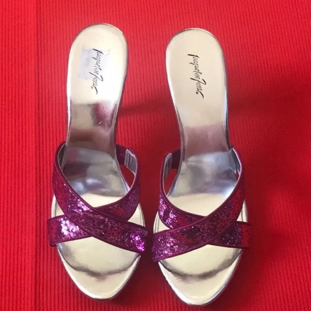 Jacqueline Ferrar Elegant Pink Glitter Heels with Silver Accents women’s Size 9